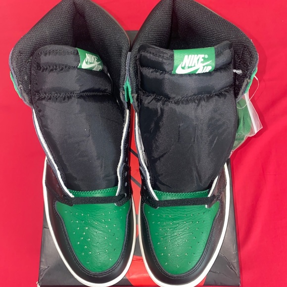 Brand New Air  Jordan 1 Retro High OG Pine Green 2018 SIZE 10.5 - Picture 2 of 6